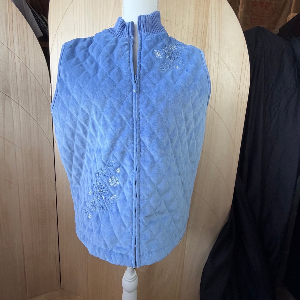 Alfred Dunner Quilted Vest Womens 14 Blue Floral Embroidered Ribbed Back Zip Up